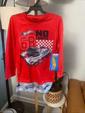 Hot Wheels Boys' Red 'No Limits' 2-Piece Pajama Set size 4/5 NWT